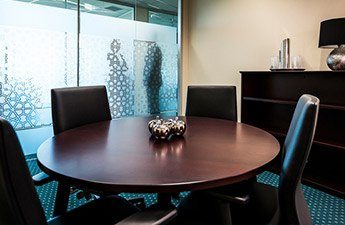 世服宏图中国（上海、北京）共享会议室空间私密性强，配备先进设施，满足多样商务需求。